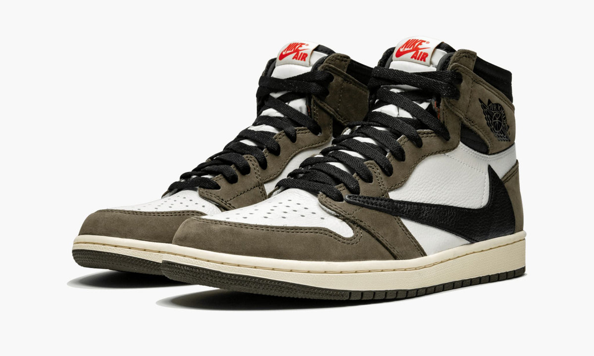 Air Jordan 1 Retro High OG x Travis Scott ‘Mocha’ - Angle View 3