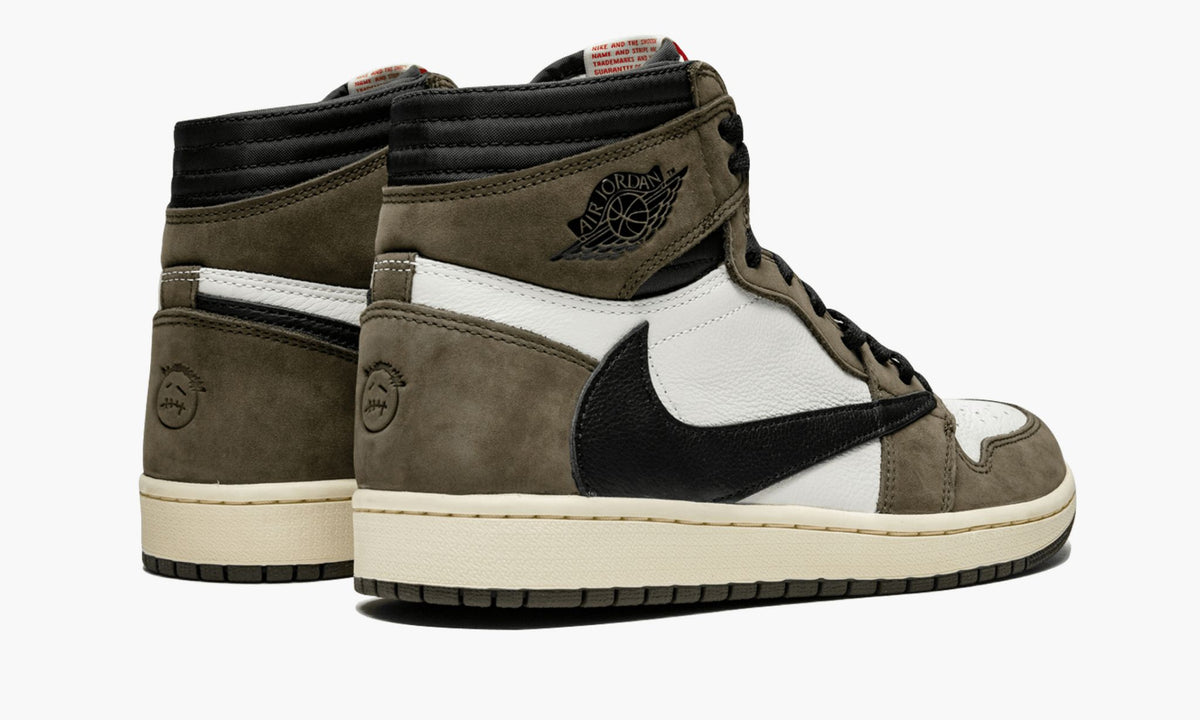 Air Jordan 1 Retro High OG x Travis Scott ‘Mocha’ - Angle View 4