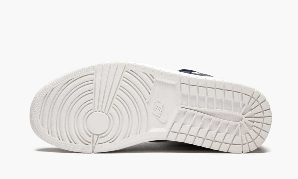 Air Jordan 1 Retro High "Jeter" - Angle View 6