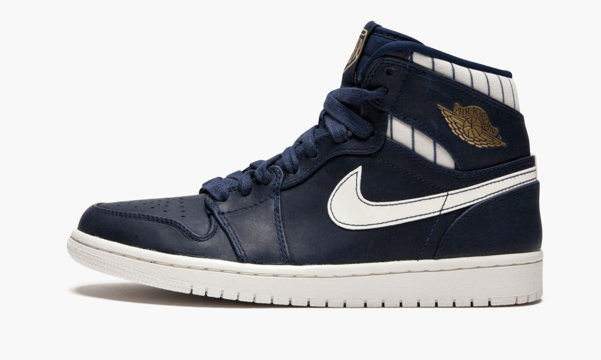 Air Jordan 1 Retro High "Jeter" - Angle View 2