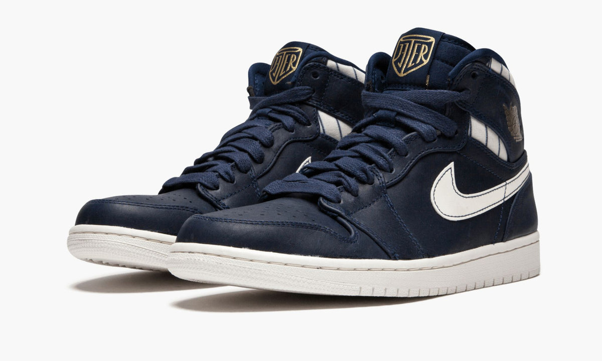 Air Jordan 1 Retro High "Jeter" - Angle View 3