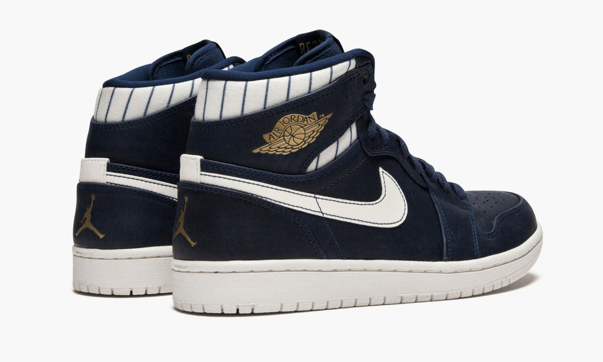 Air Jordan 1 Retro High "Jeter" - Angle View 4