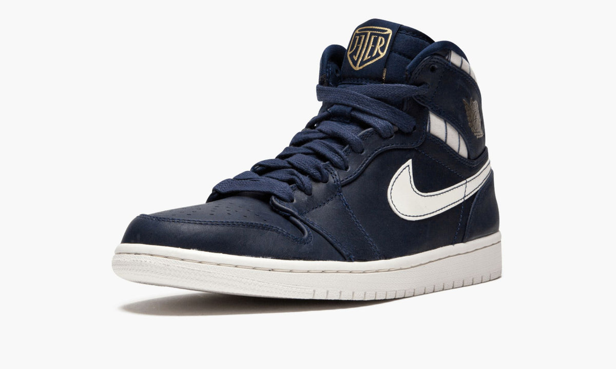 Air Jordan 1 Retro High "Jeter" - Angle View 5
