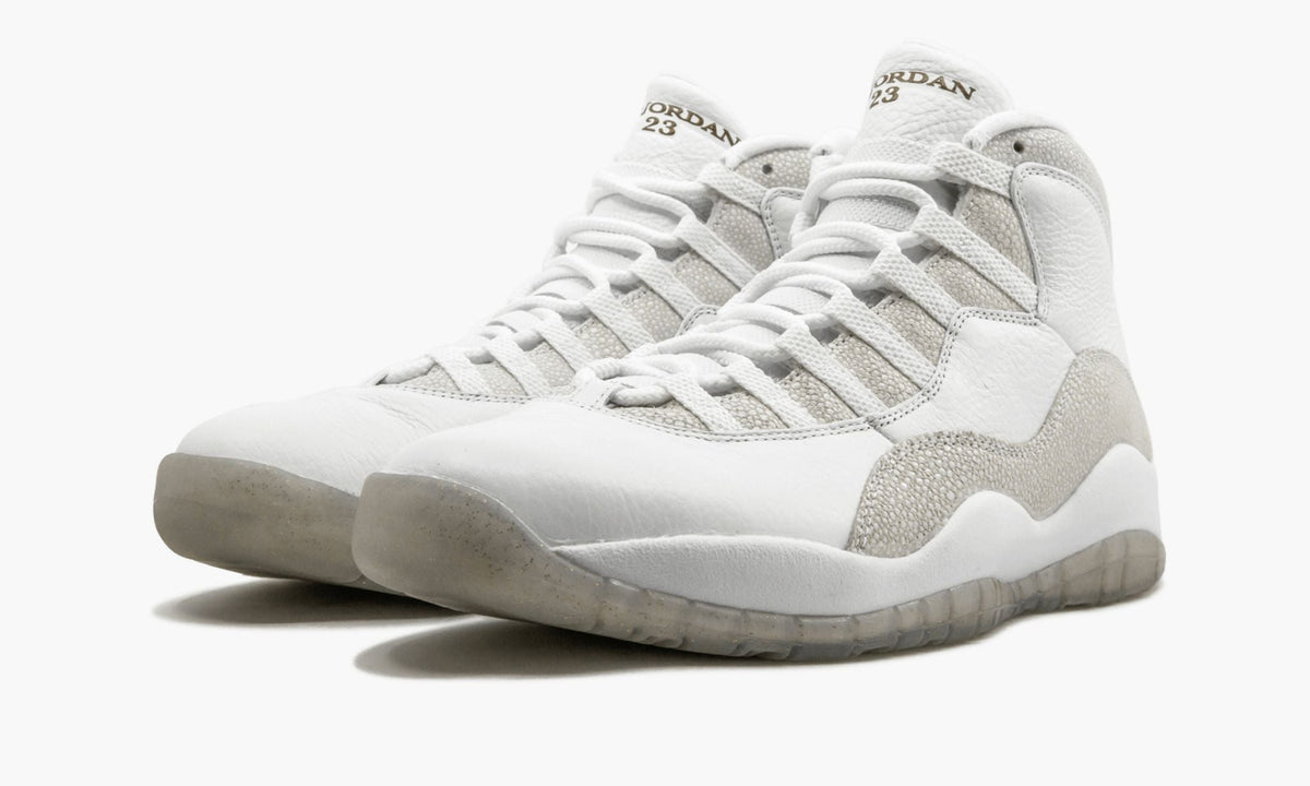 Air Jordan 10 Retro OVO "OVO" - Angle View 3