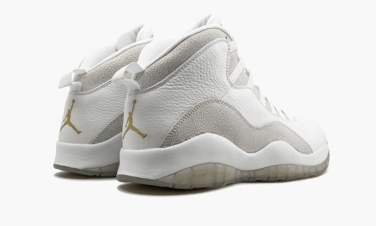 Air Jordan 10 Retro OVO "OVO" - Angle View 4