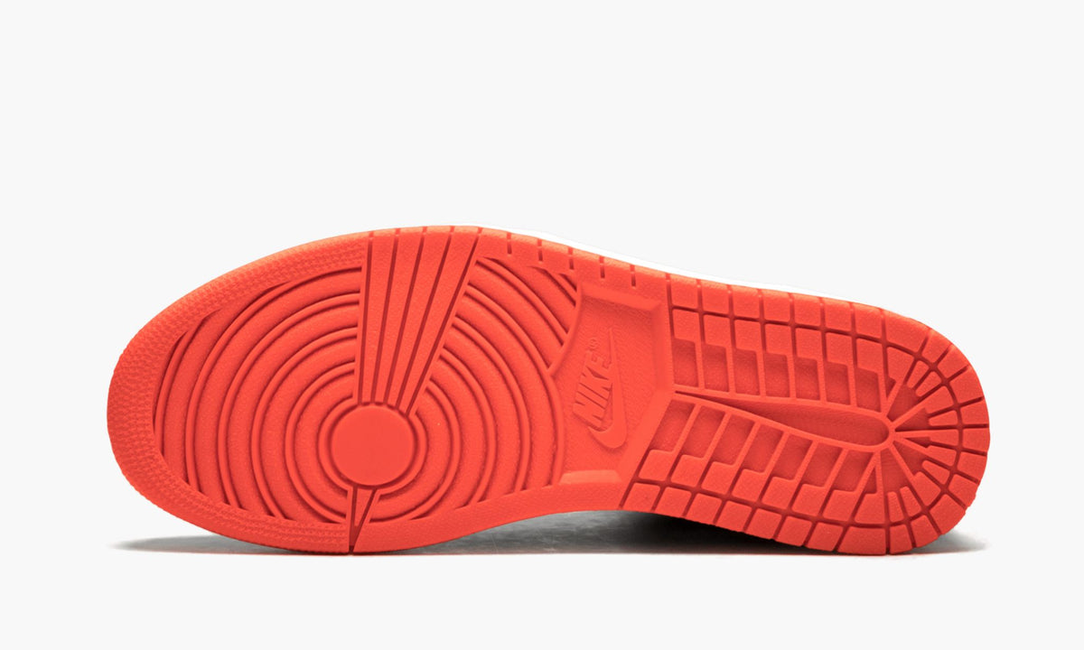 Air Jordan 1 MID - Angle View 6