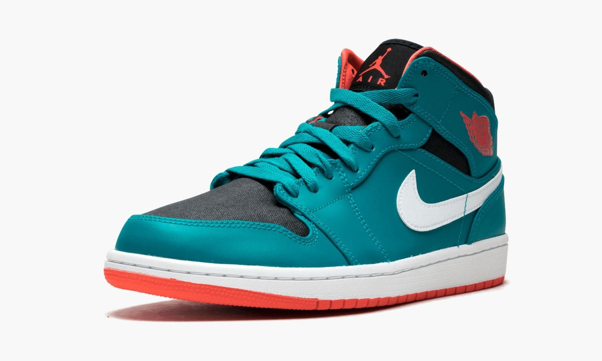 Air Jordan 1 MID - Angle View 5