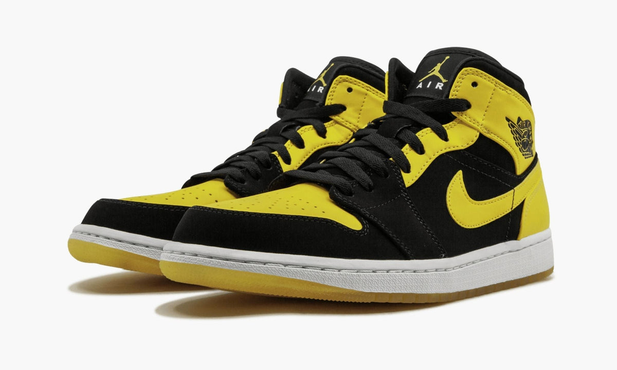 Air Jordan 1 Mid "New Love 2017 Release" - Angle View 3