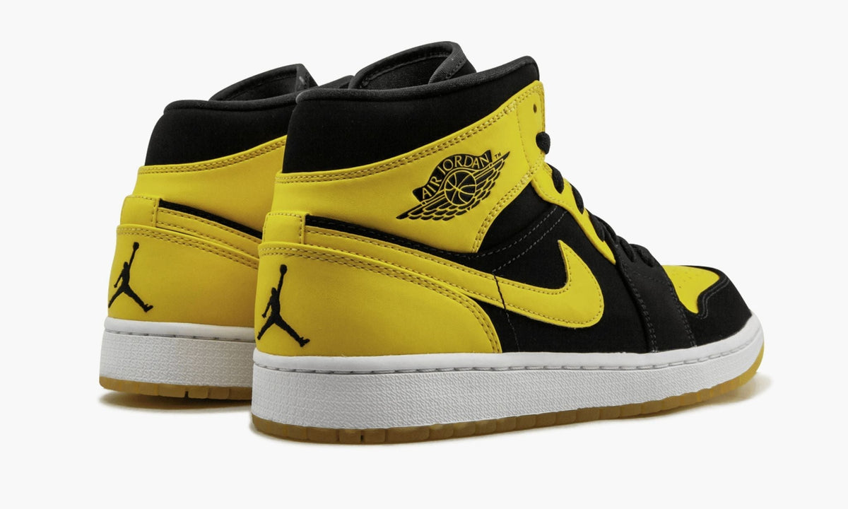 Air Jordan 1 Mid "New Love 2017 Release" - Angle View 4