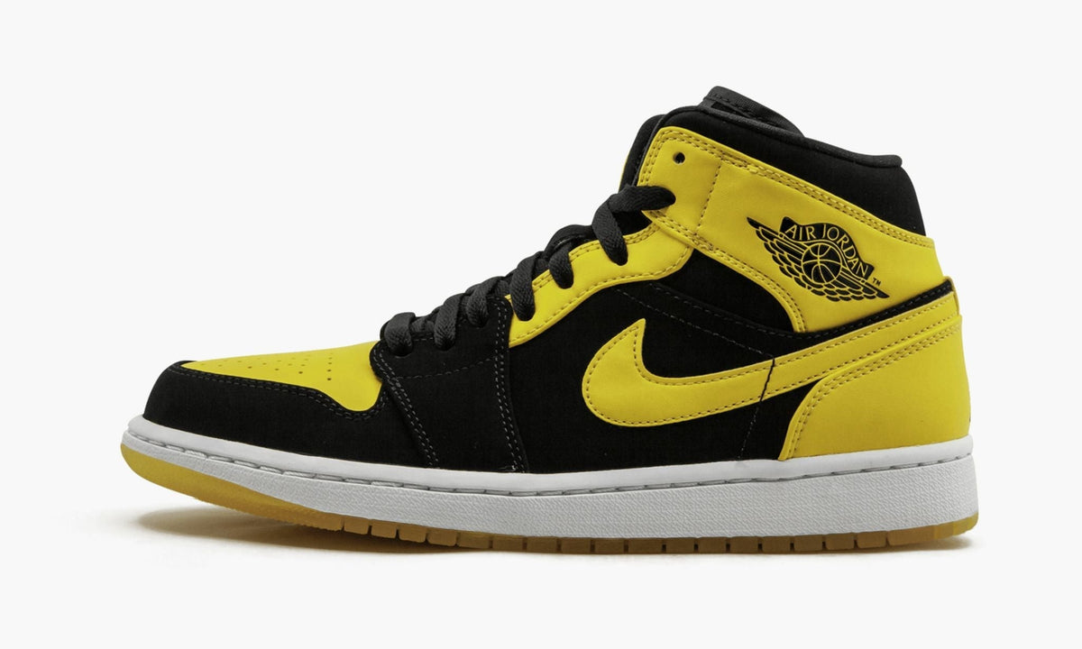 Air Jordan 1 Mid "New Love 2017 Release" - Angle View 2