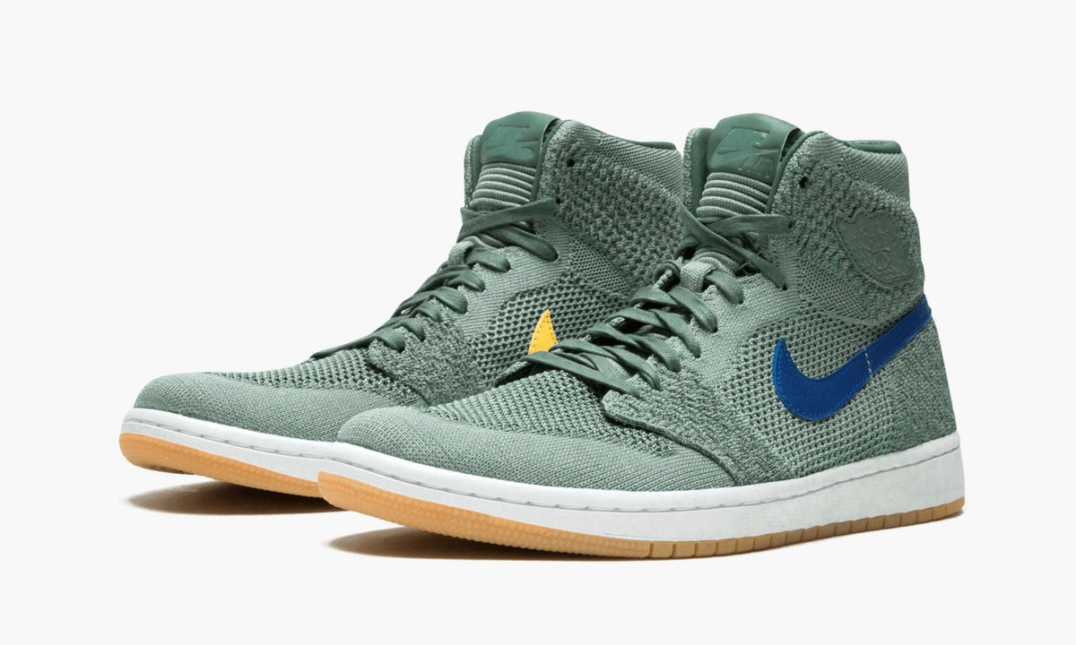 Air Jordan 1 Retro High Flykni - Angle View 3