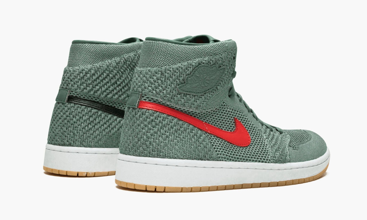 Air Jordan 1 Retro High Flykni - Angle View 4
