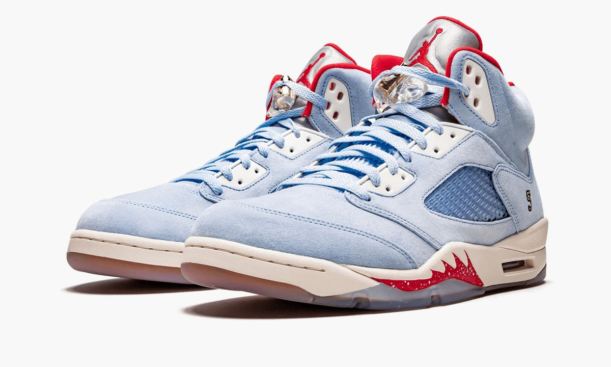 Air Jordan 5 Retro "Trophy Room" - Angle View 3