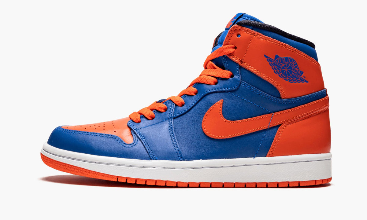 Air Jordan 1 Retro High OG "Knicks" - Angle View 2