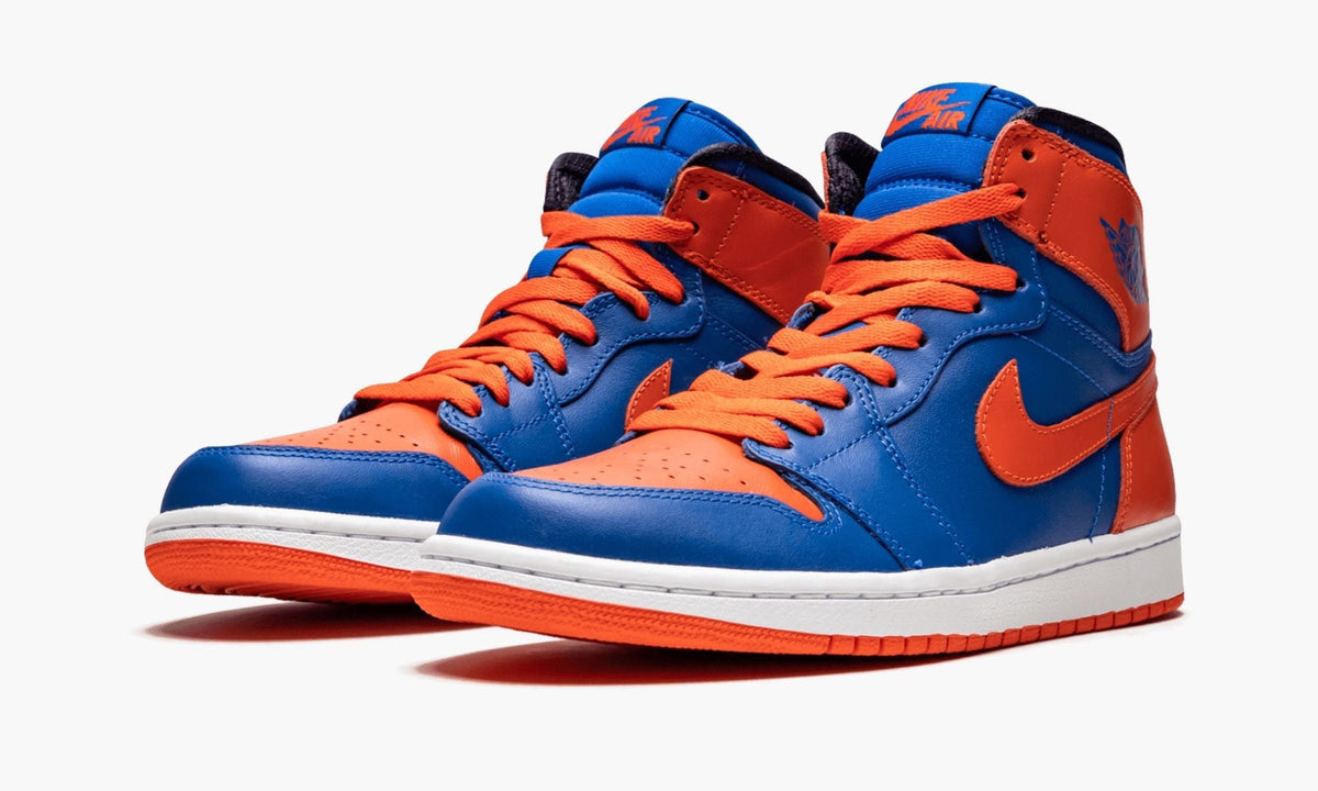 Air Jordan 1 Retro High OG "Knicks" - Angle View 3