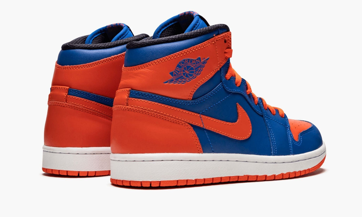 Air Jordan 1 Retro High OG "Knicks" - Angle View 4