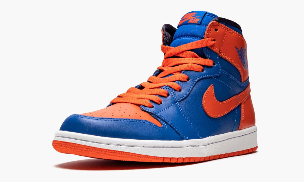 Air Jordan 1 Retro High OG "Knicks" - Angle View 5