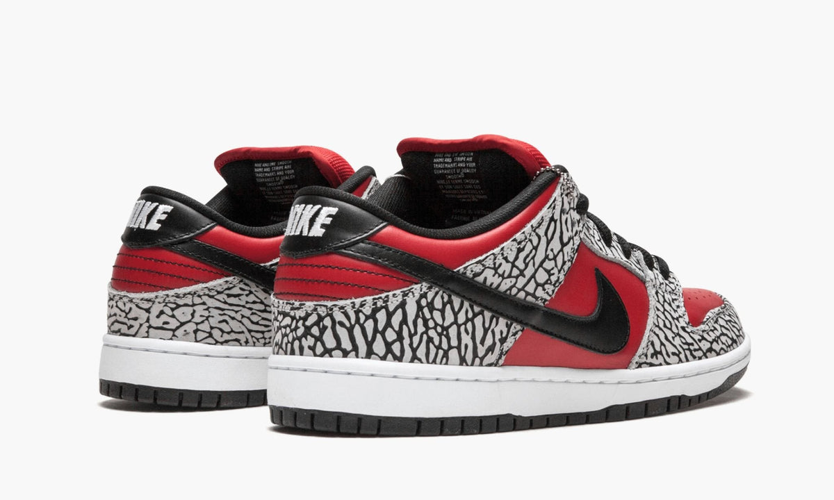 SB Dunk Low Premium "Supreme - Red Cement" - View 4