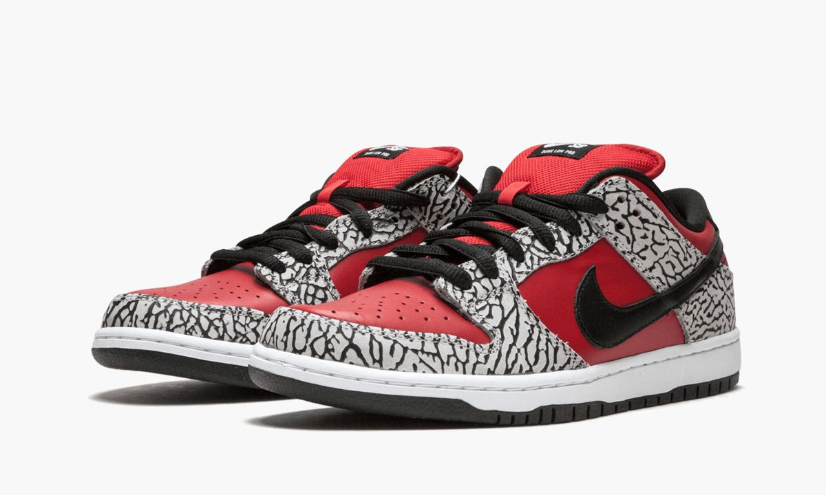 SB Dunk Low Premium "Supreme - Red Cement" - View 3