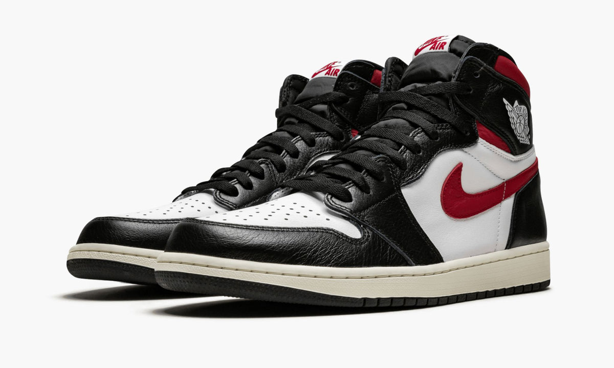 Air Jordan 1 Retro High OG "Gym Red" - Angle View 3