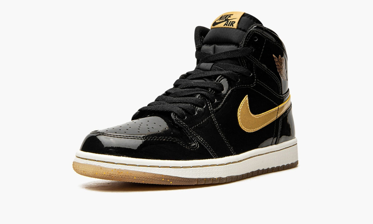 Air Jordan 1 Retro High OG "Black/Metallic Gold" - Angle View 5