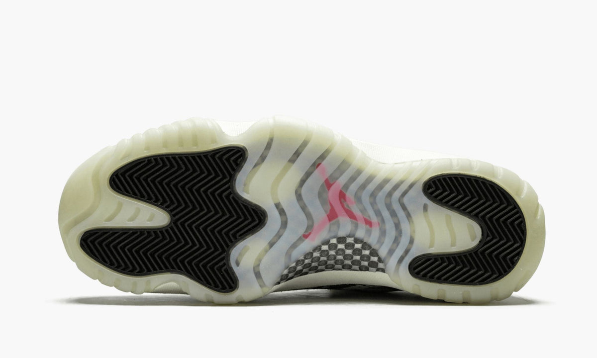 Air Jordan 11 Retro Low "Snakeskin Light Bone" - Angle View 6