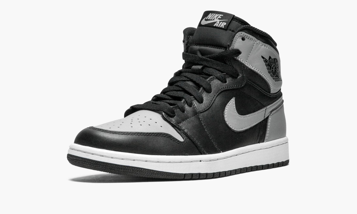 Air Jordan 1 Retro High OG "Shadow" - Angle View 5