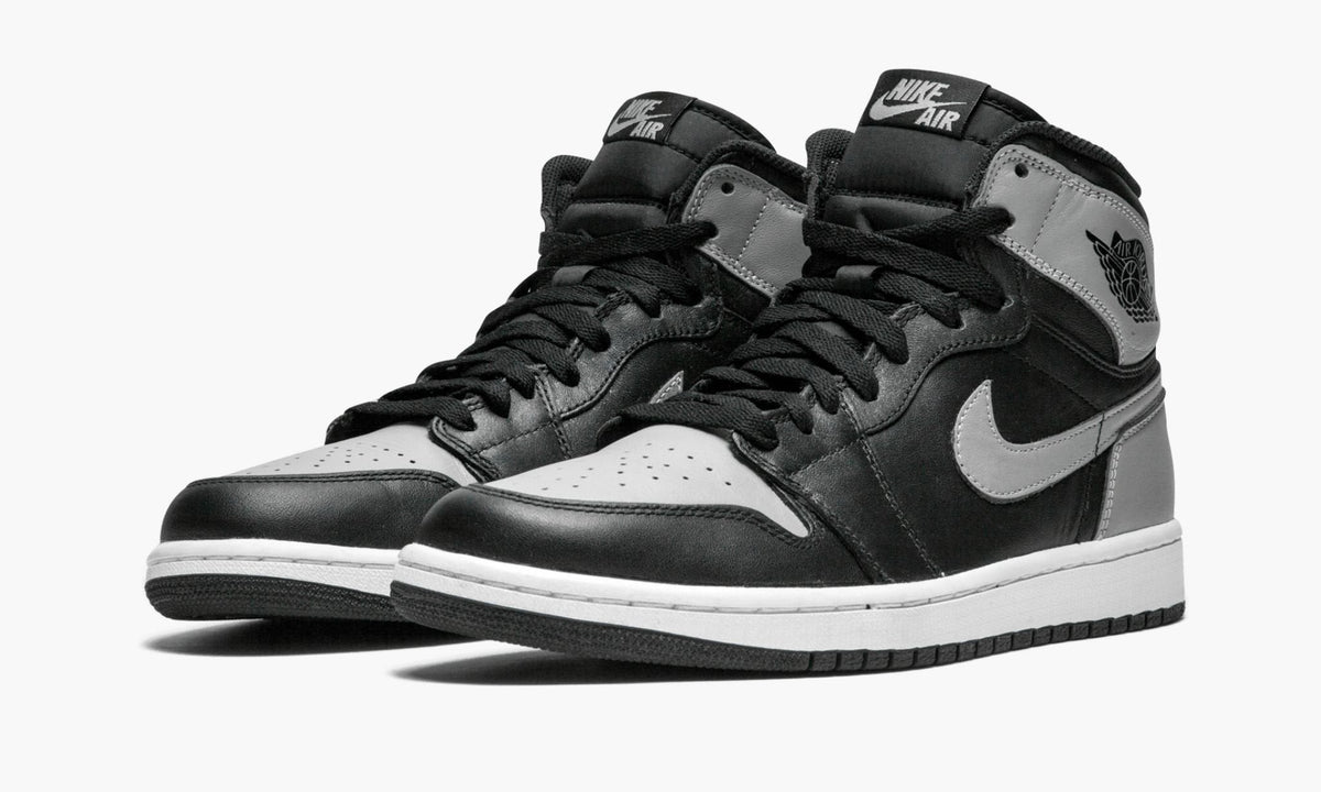 Air Jordan 1 Retro High OG "Shadow" - Angle View 3