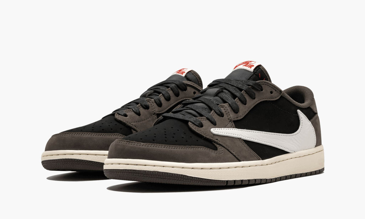 Air Jordan 1 Low x Travis Scott ‘Mocha’ - Angle View 3