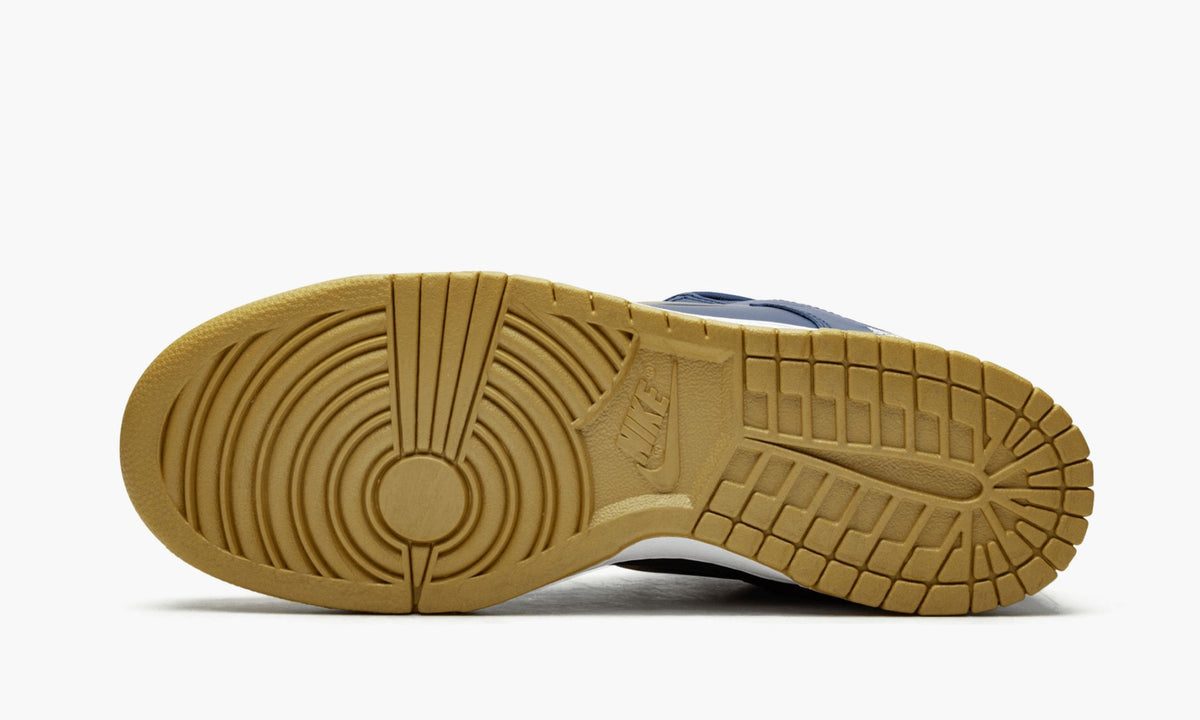 SB Dunk Low "Supreme - Jewel Swoosh Gold/Navy" - View 6