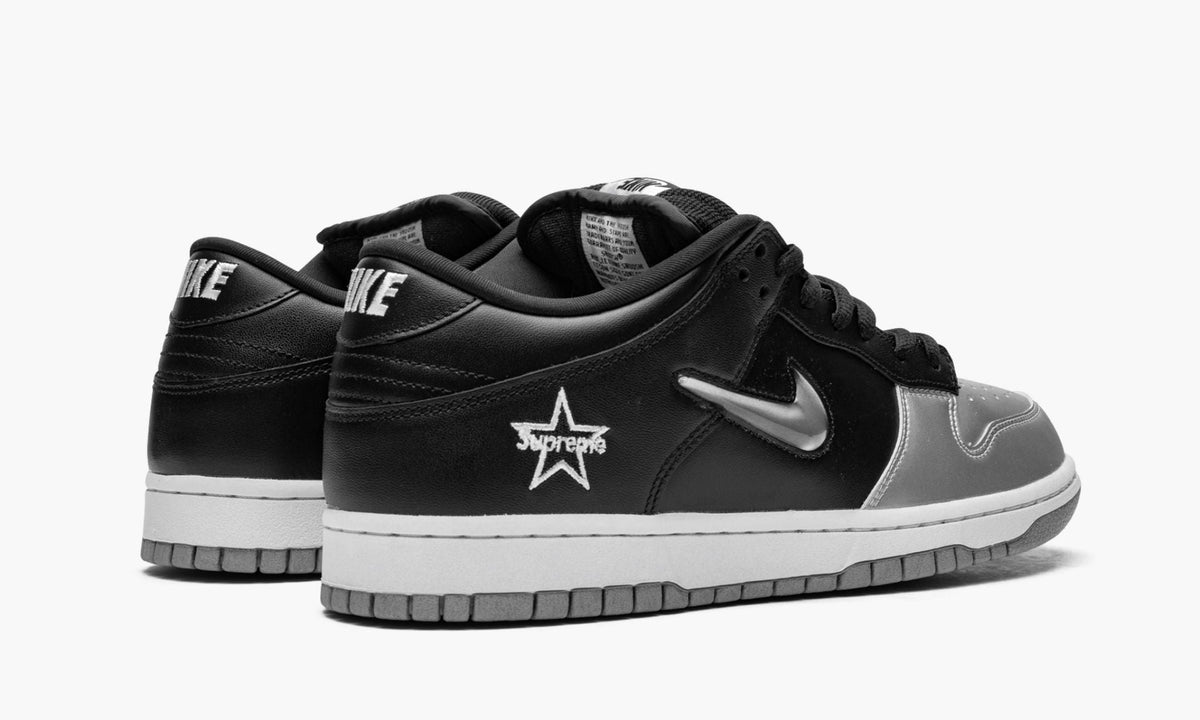 SB Dunk Low OG QS "Supreme - Jewel Swoosh Silver/Black" - View 4