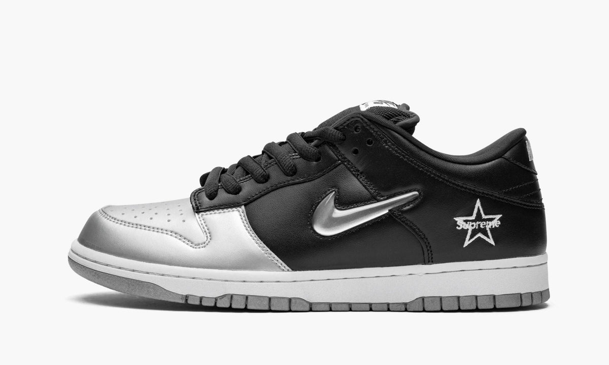 SB Dunk Low OG QS "Supreme - Jewel Swoosh Silver/Black" - View 2