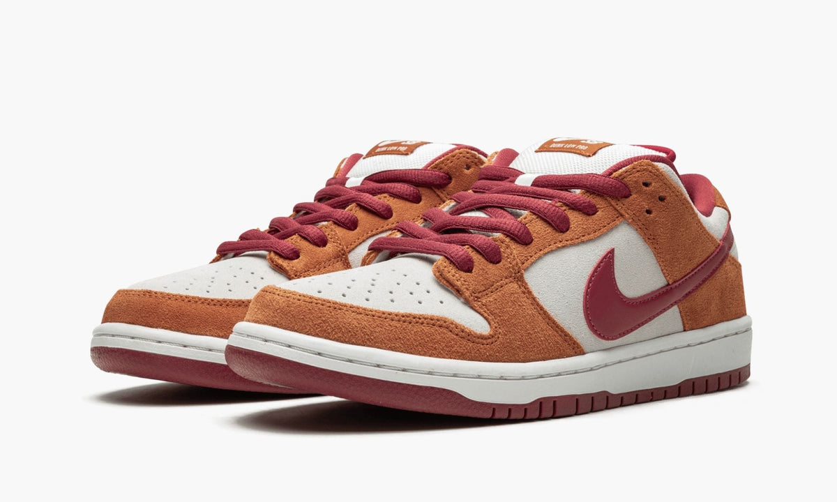 SB Dunk Low Pro "Dark Russet" - View 3