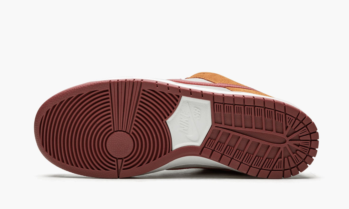 SB Dunk Low Pro "Dark Russet" - View 6