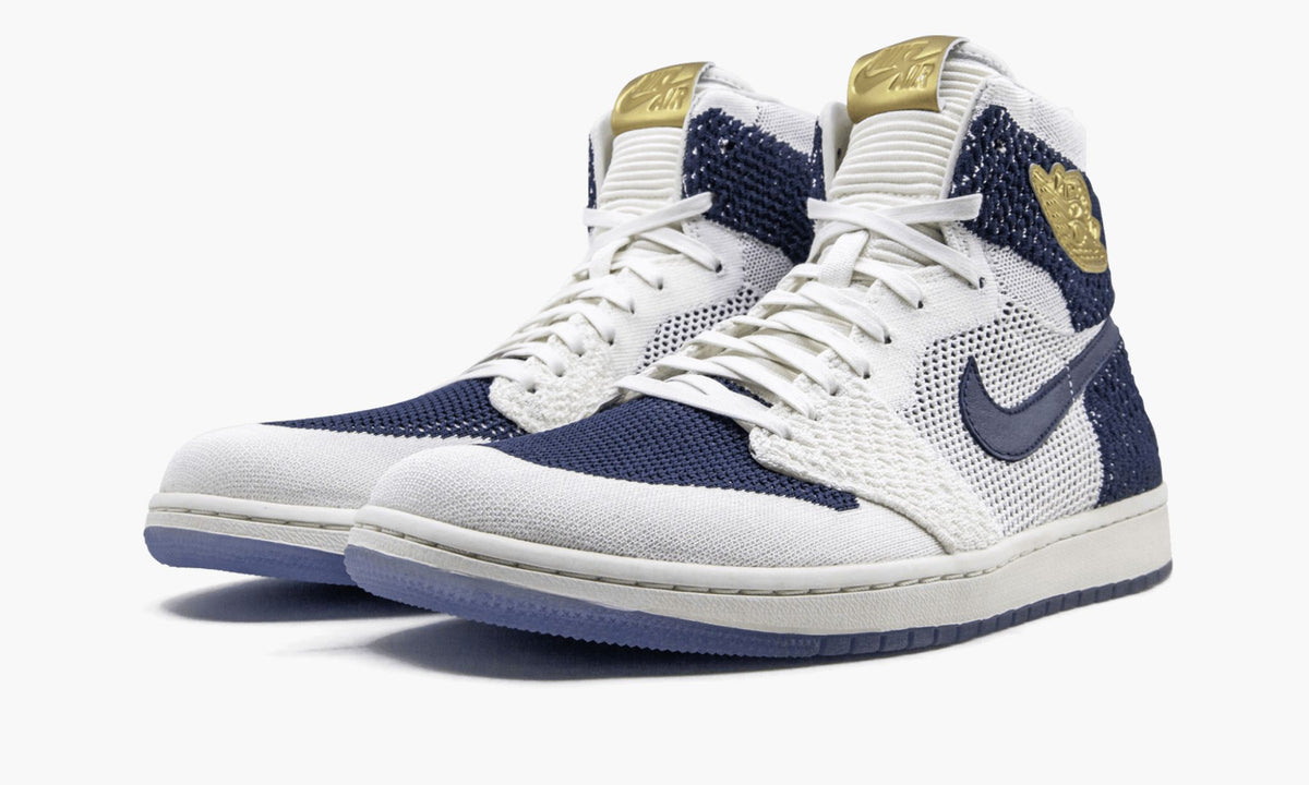 Air Jordan 1 Retro HI Flyknit "Derek Jeter - RE2PECT" - Angle View 3