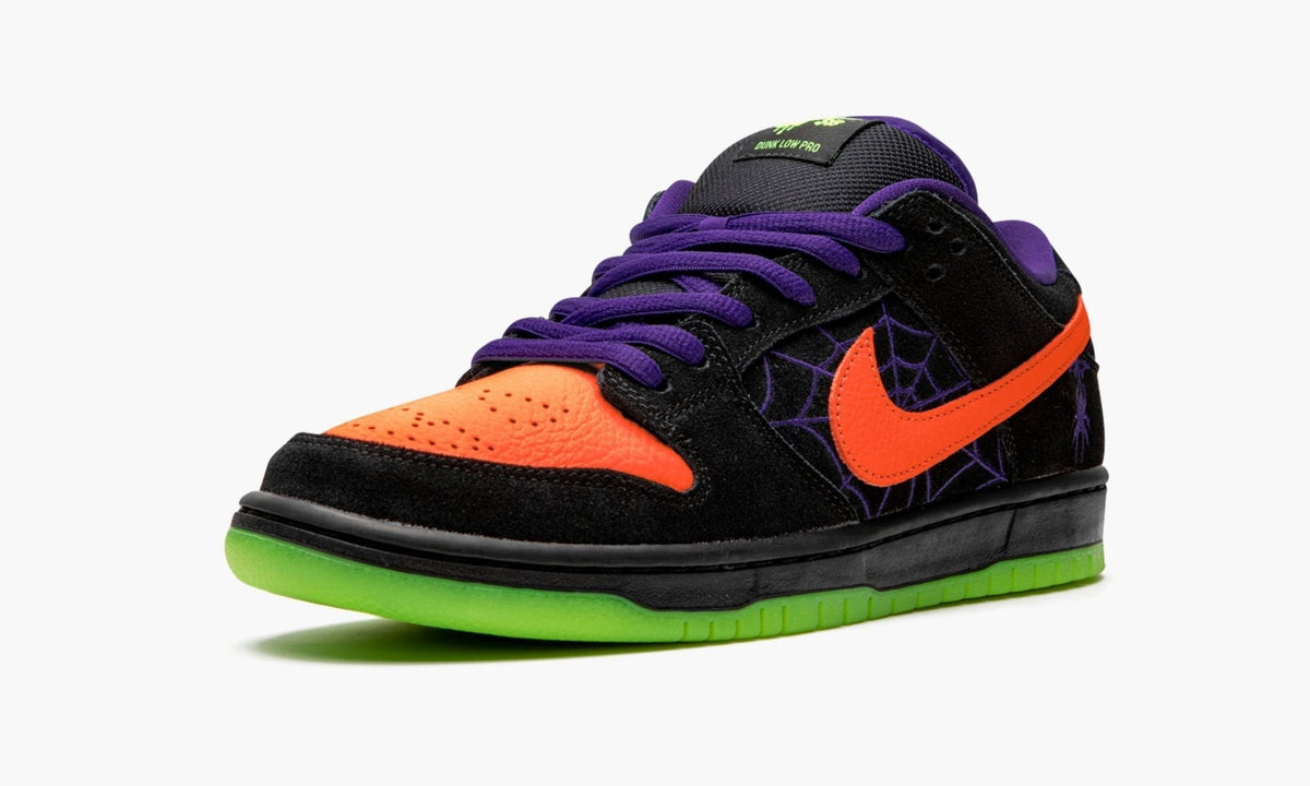 SB Dunk Low "Night of Mischief" - View 5