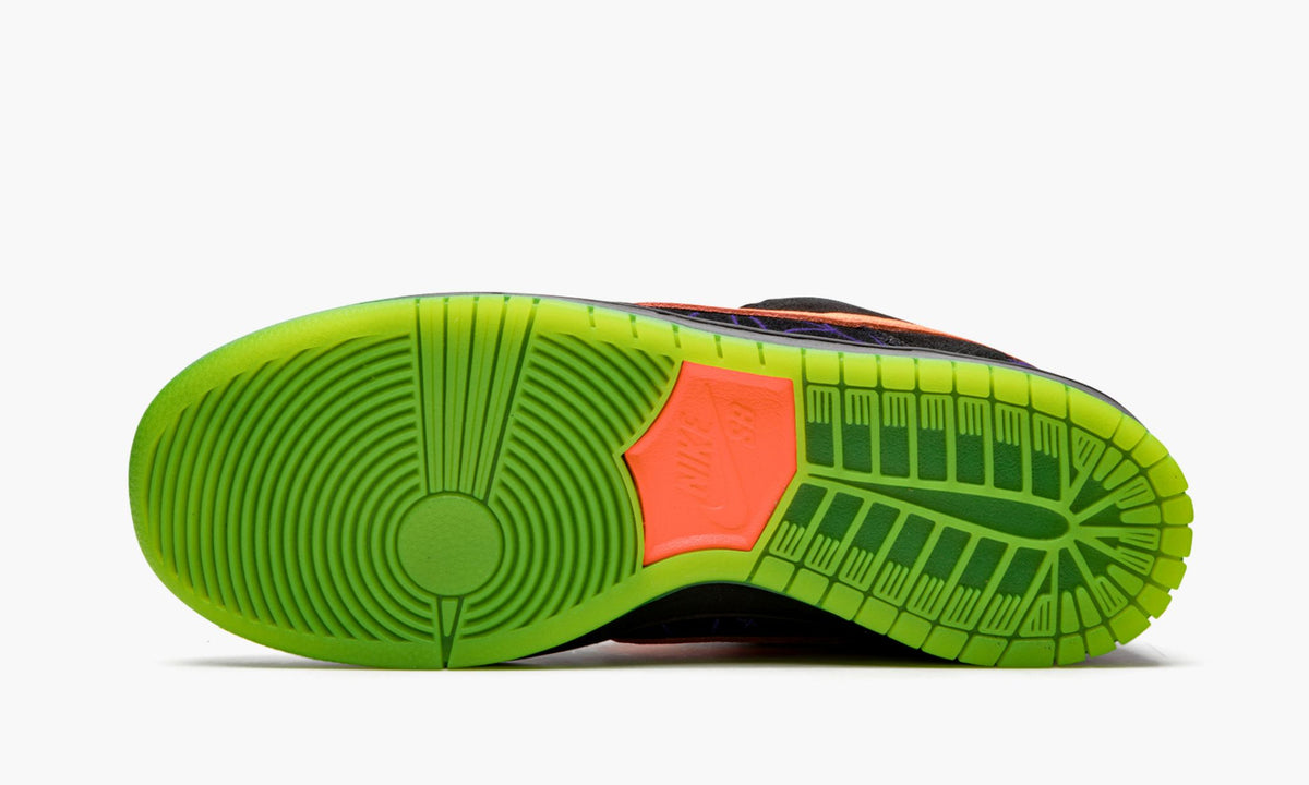 SB Dunk Low "Night of Mischief" - View 6