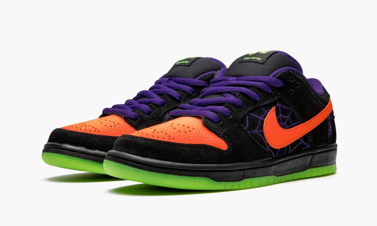 SB Dunk Low "Night of Mischief" - View 3