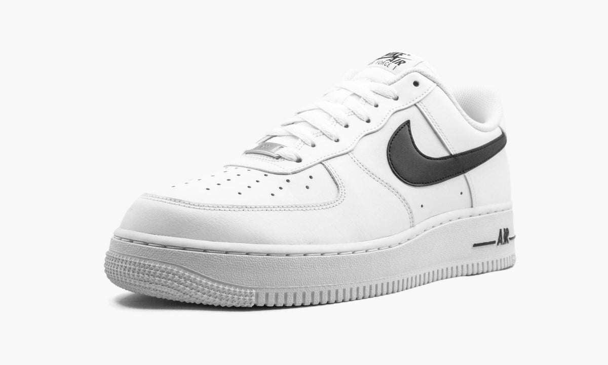 Air Force 1 '07 AN20 "White / Black" - Angle View 5