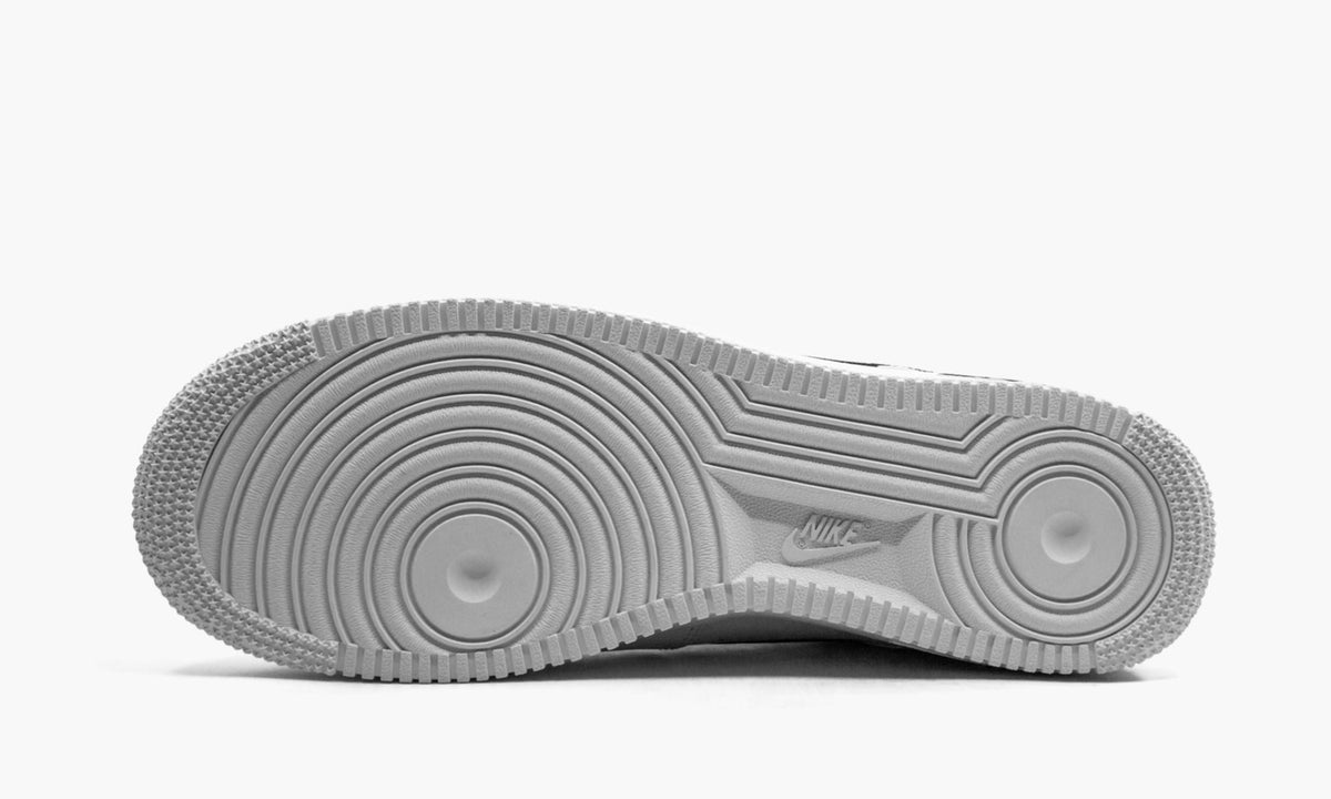 Air Force 1 '07 AN20 "White / Black" - Angle View 6