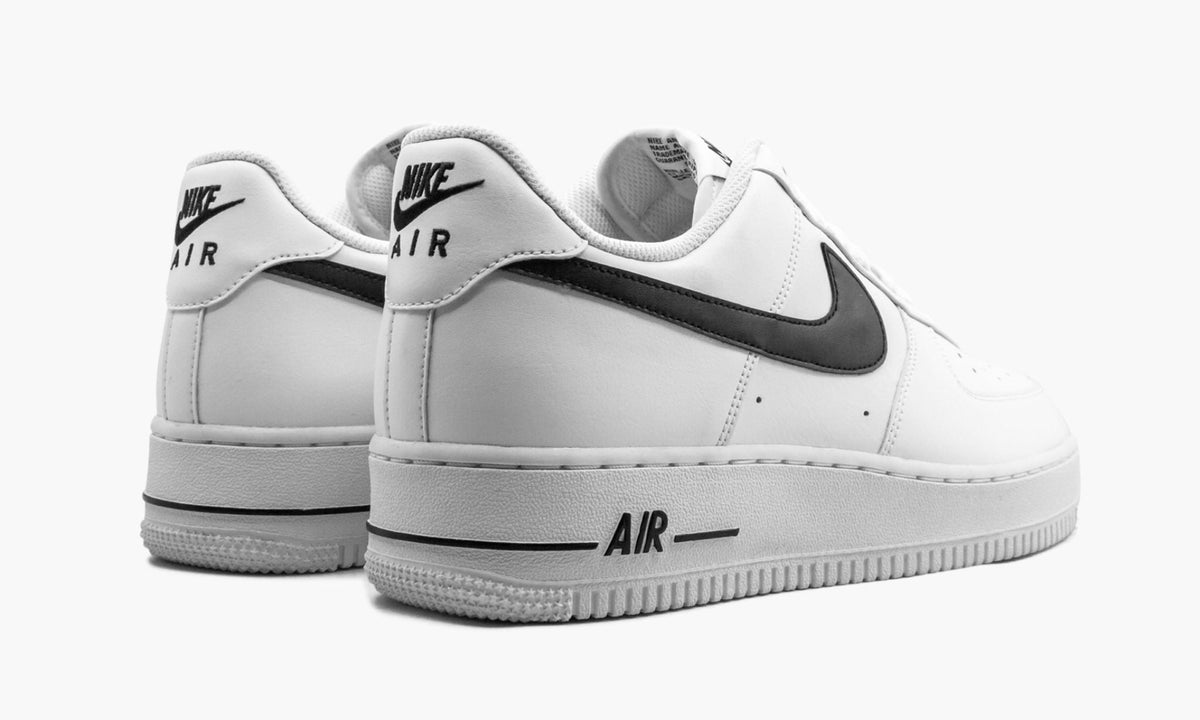 Air Force 1 '07 AN20 "White / Black" - Angle View 4