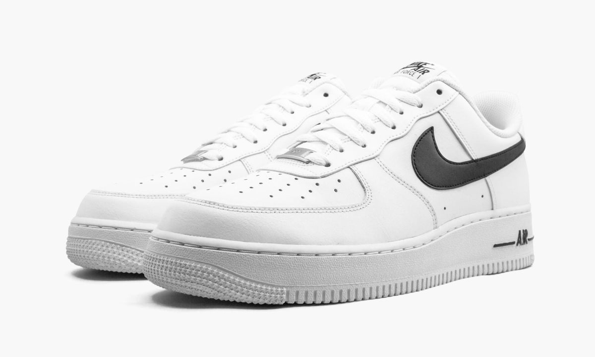 Air Force 1 '07 AN20 "White / Black" - Angle View 3