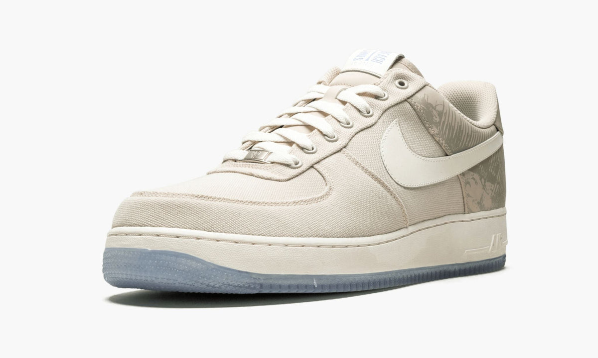 Air Force 1 Low Retro "Jones Beach" - Angle View 5