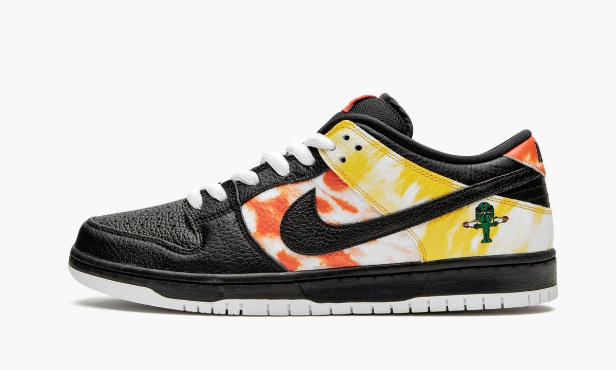 SB Dunk Low "Tie-Dye Rayguns 2019 - Black" - View 3