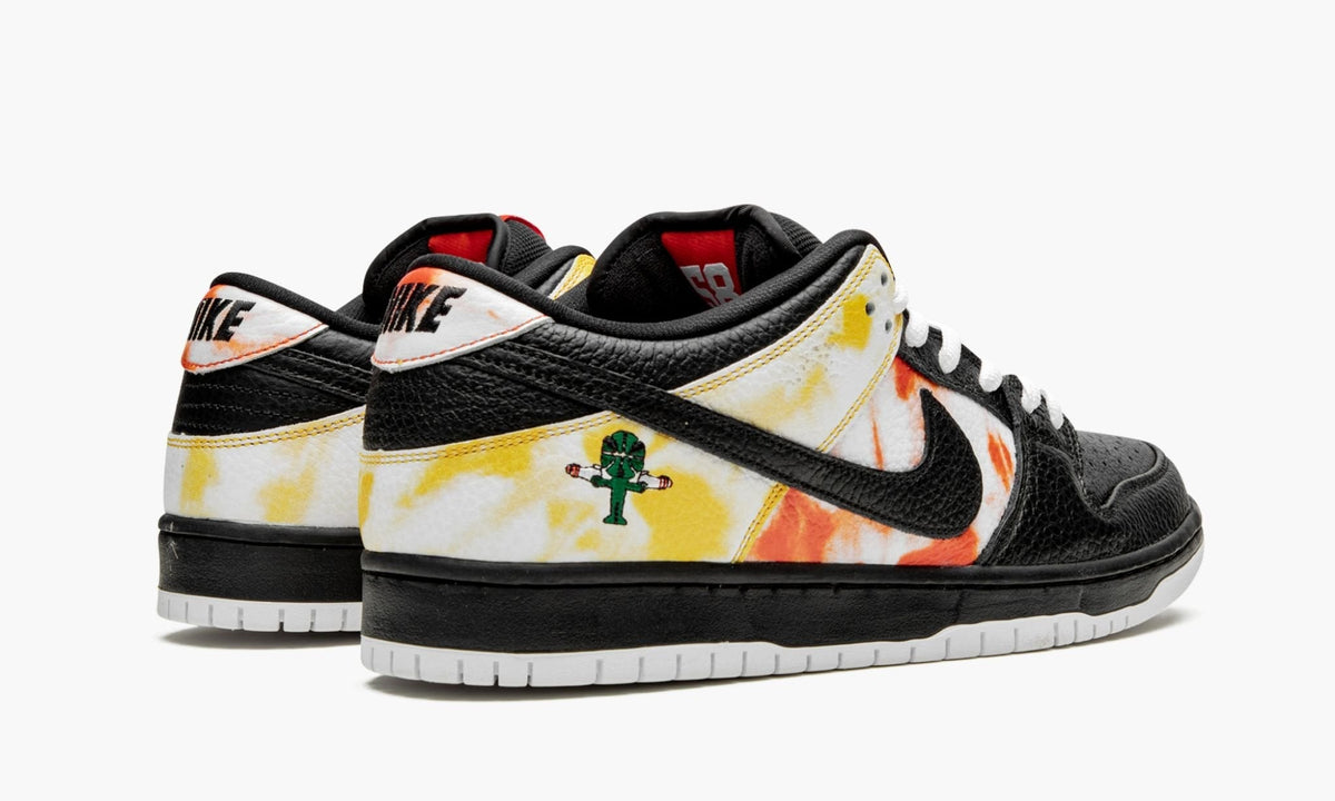SB Dunk Low "Tie-Dye Rayguns 2019 - Black" - View 5