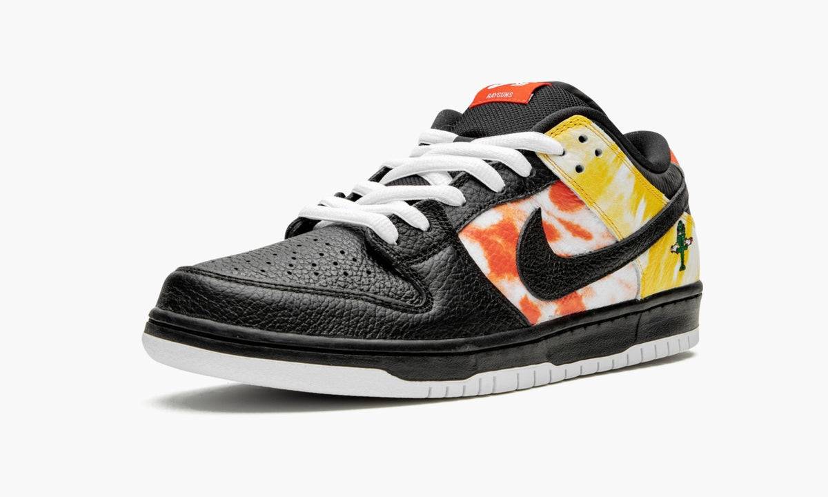 SB Dunk Low "Tie-Dye Rayguns 2019 - Black" - View 6