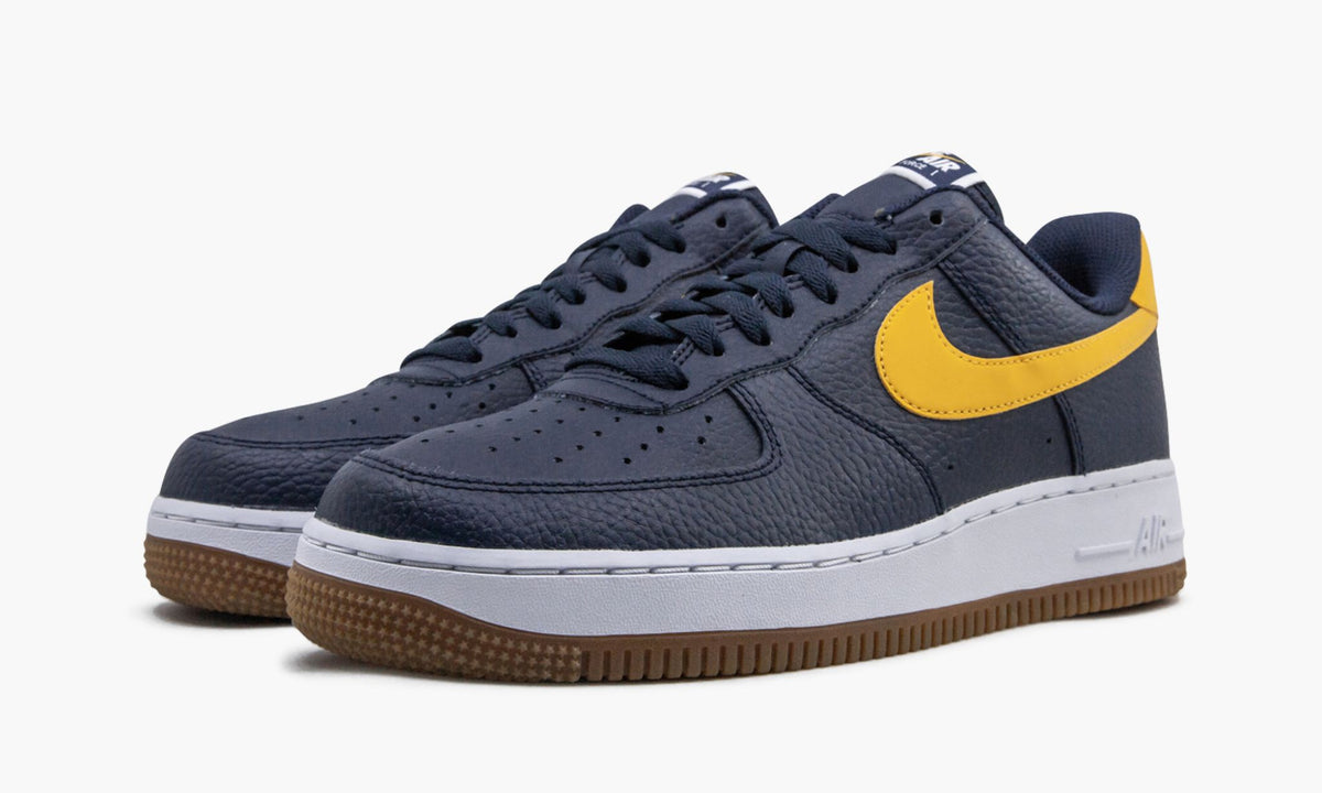 Air Force 1 Low '07 "Michigan" - Angle View 3