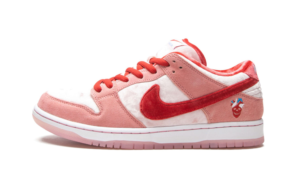 SB Dunk Low "StrangeLove - Special Box" - View 1