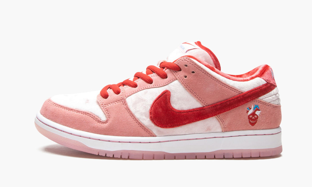 SB Dunk Low "StrangeLove - Special Box" - View 2