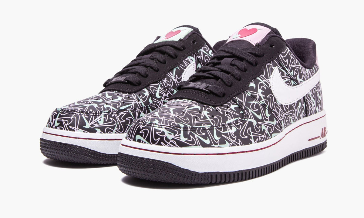 Air Force 1 Low WMNS "Valentines Day 2020" - Angle View 4